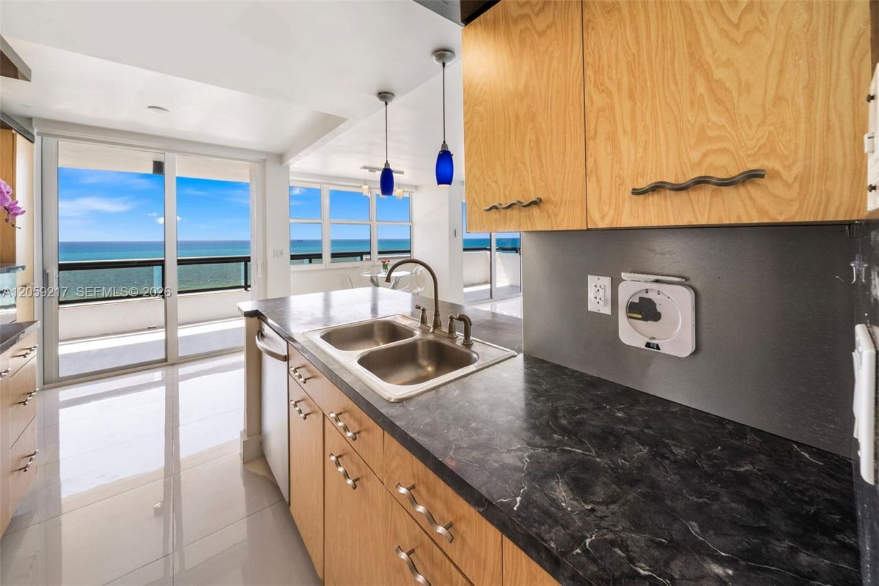 2555 Collins Ave , Unit 1511, Miami Beach, FL 33140 Photo