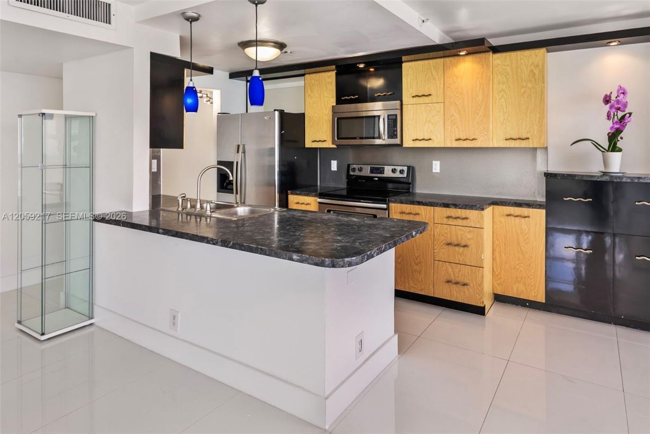 2555 Collins Ave , Unit 1511, Miami Beach, FL 33140 Photo