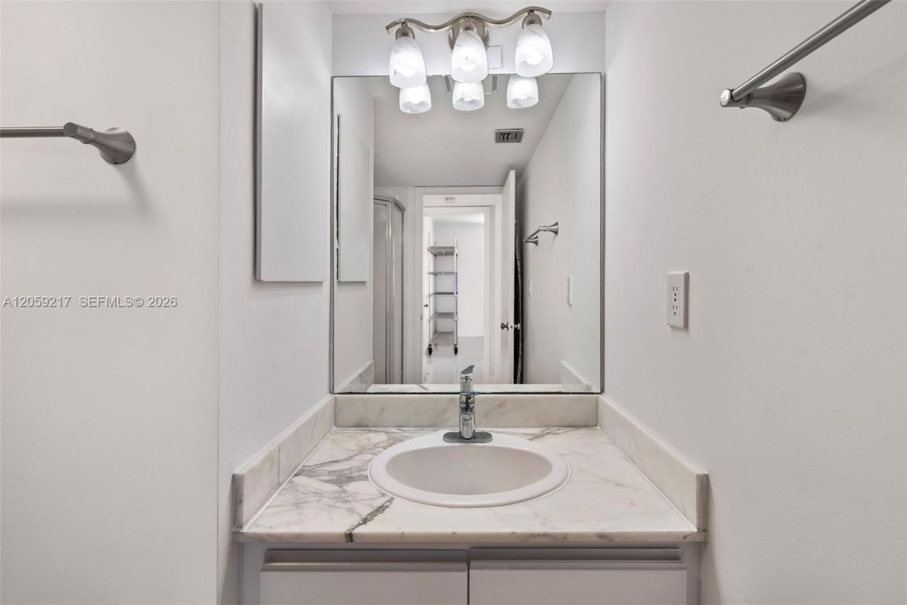 2555 Collins Ave , Unit 1511, Miami Beach, FL 33140 Photo