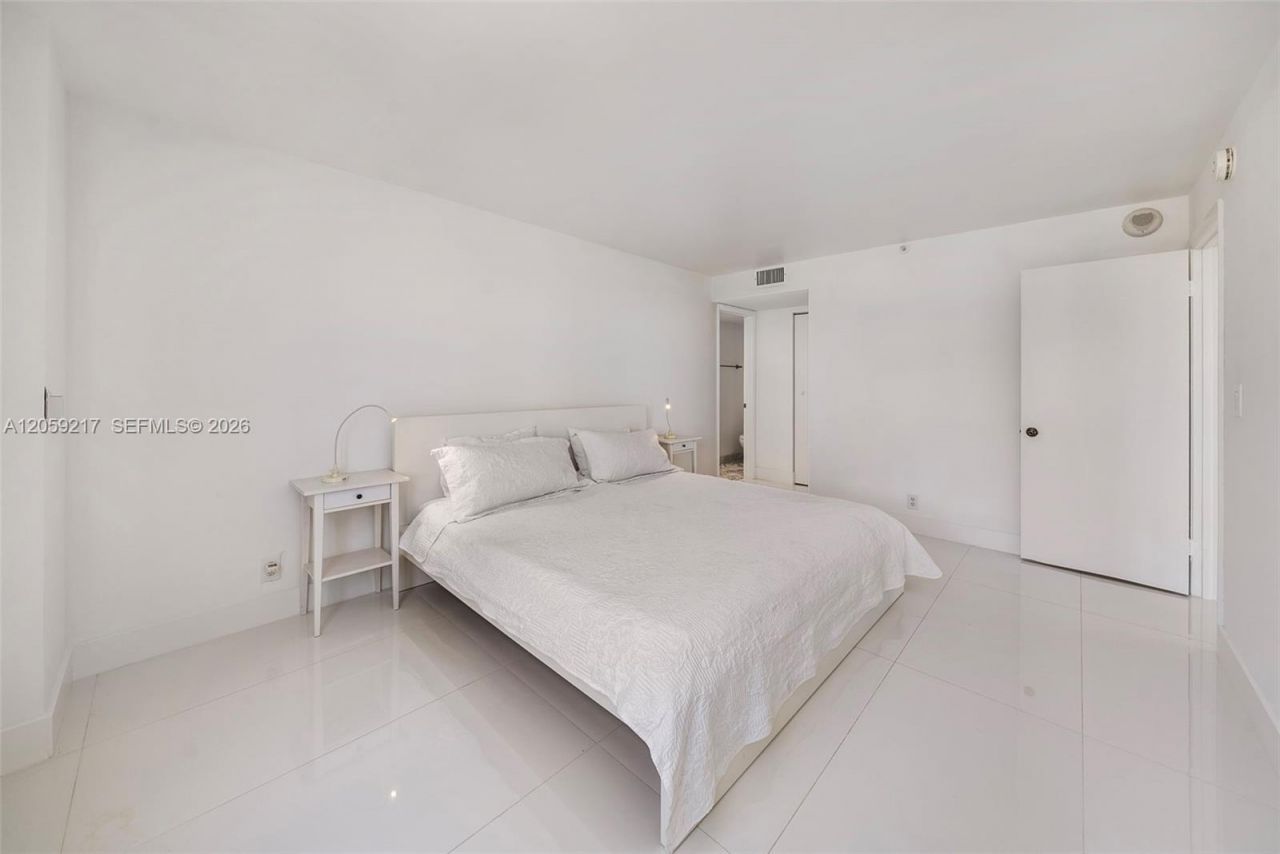 2555 Collins Ave , Unit 1511, Miami Beach, FL 33140 Photo