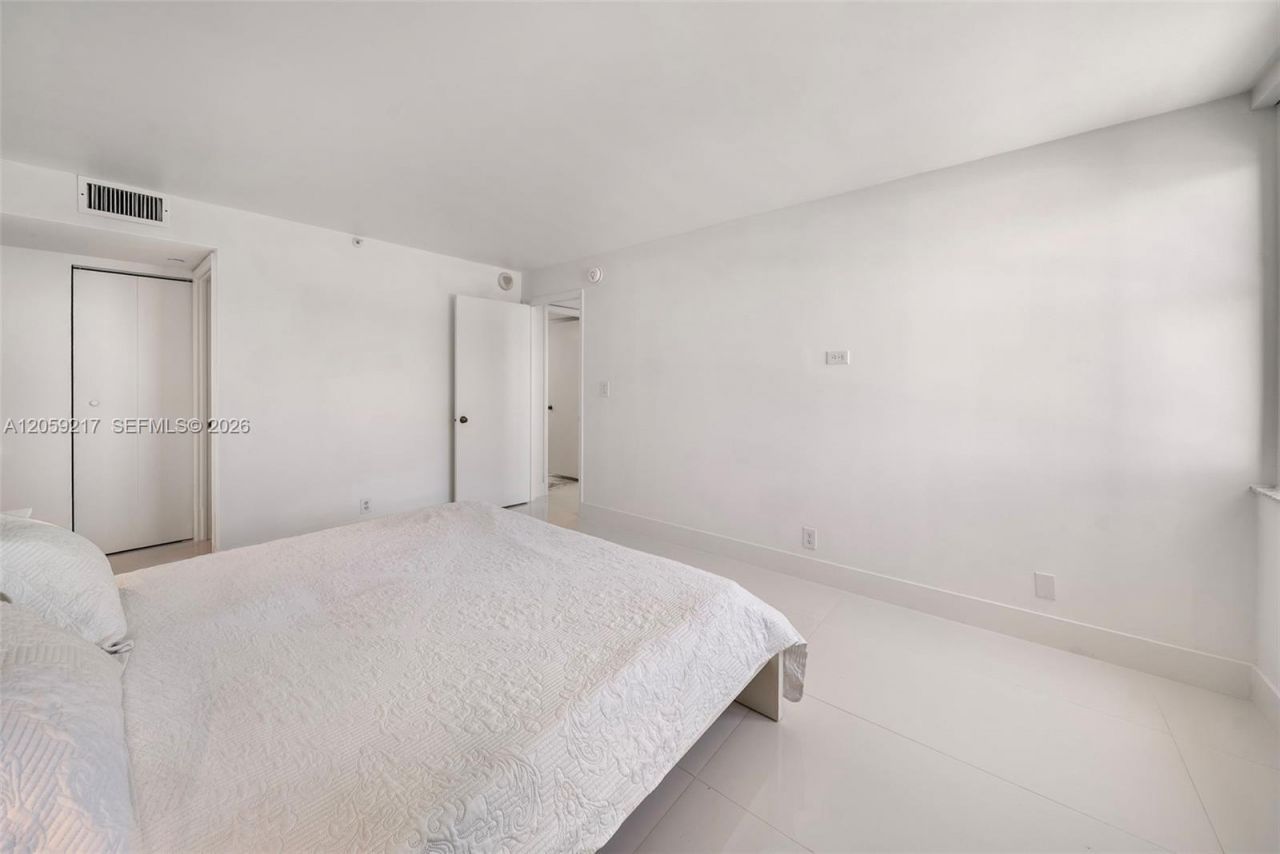 2555 Collins Ave , Unit 1511, Miami Beach, FL 33140 Photo