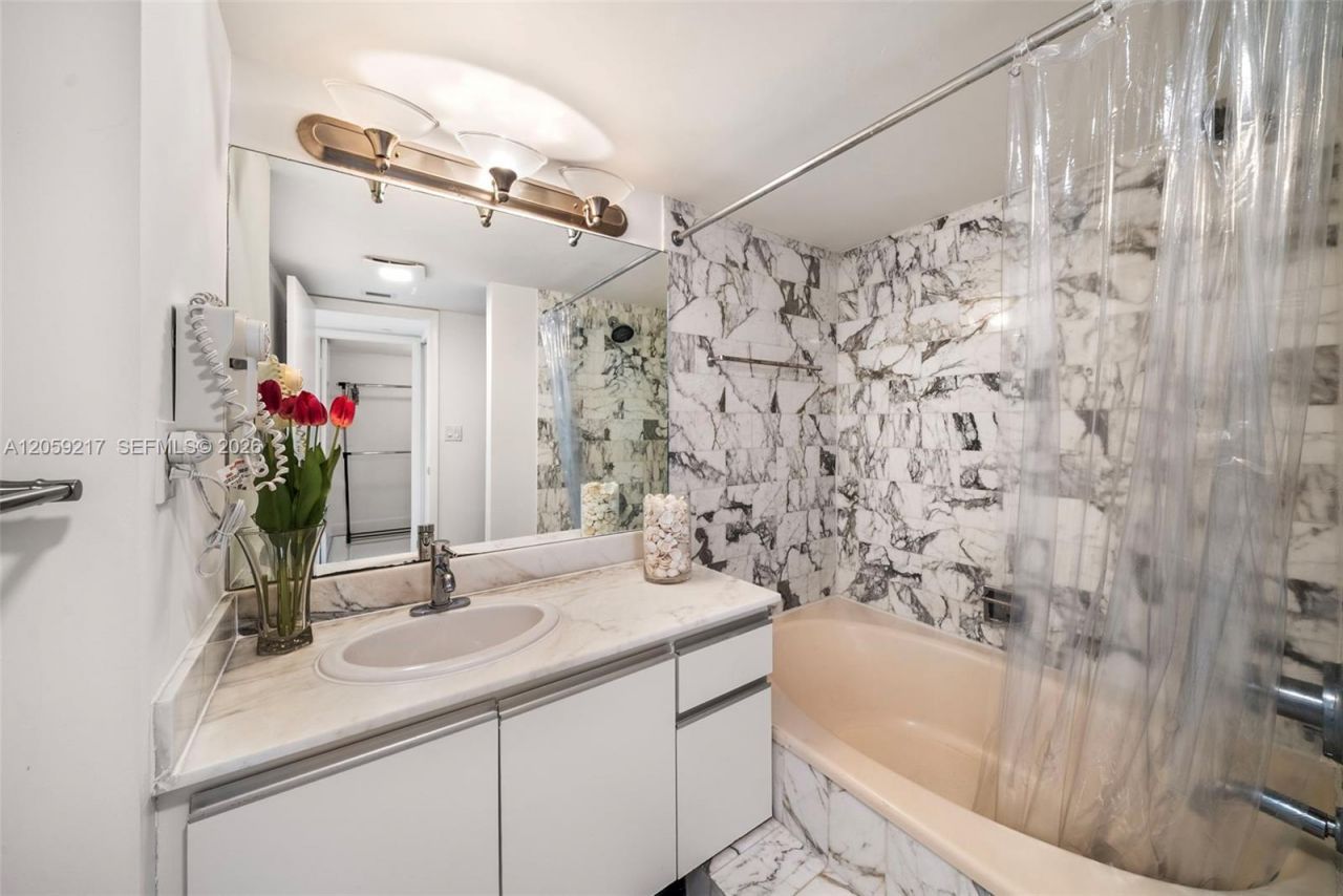 2555 Collins Ave , Unit 1511, Miami Beach, FL 33140 Photo