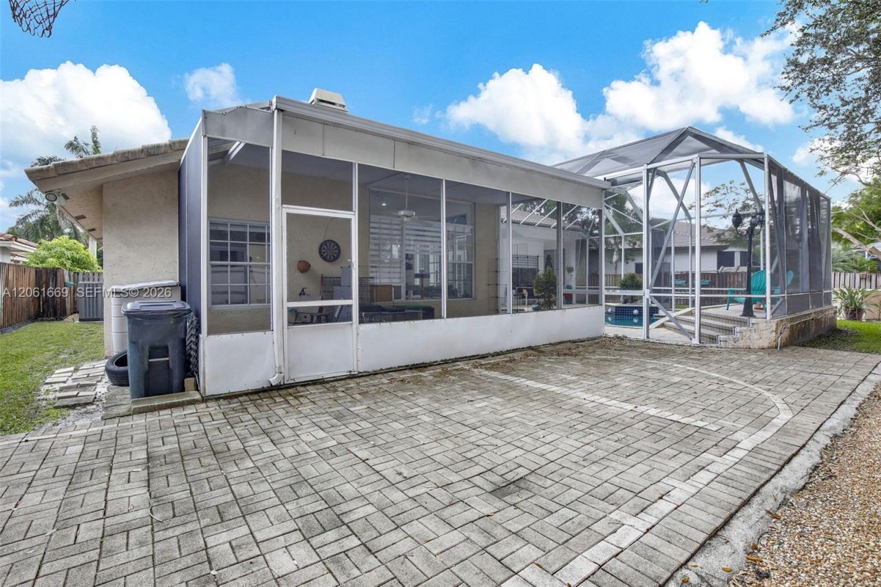 351 NW 110th Ave, Plantation, FL 33324 Photo