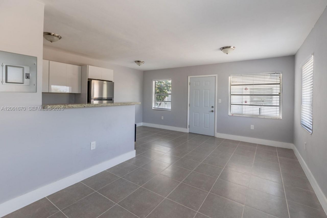 1960 NE 161st St, Unit 201, North Miami Beach, FL 33162 Photo