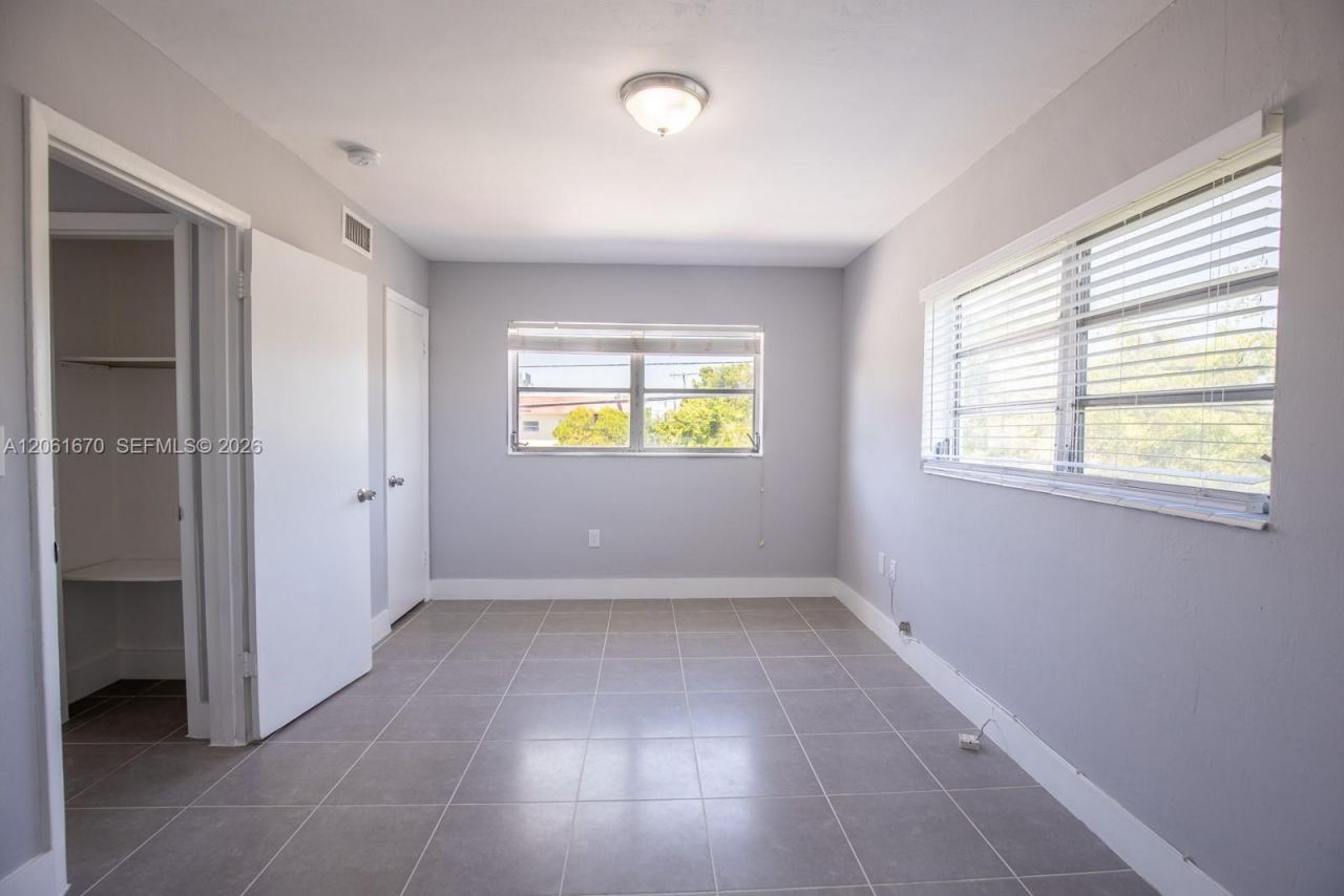 1960 NE 161st St, Unit 201, North Miami Beach, FL 33162 Photo