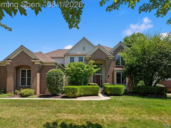 887 Loggers Circle, Rochester, Mi 48307