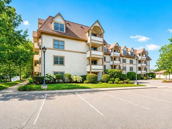 12 Russell Rd, Unit 103, Wellesley, MA 02482