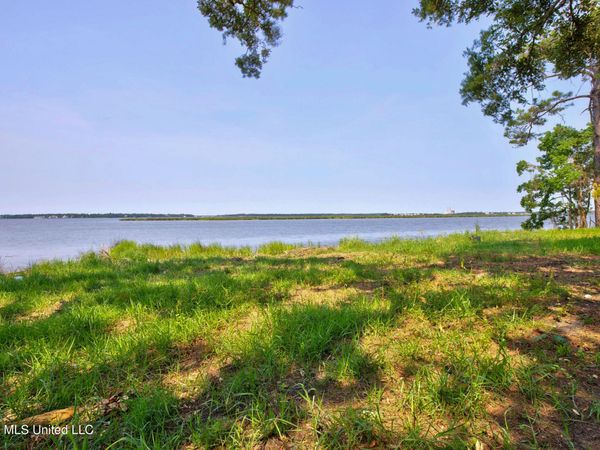 Causeway Drive, Biloxi, MS 39532
