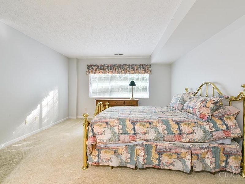 5958 Castlewood Crossing, Miami Twp, OH 45150 Photo 16