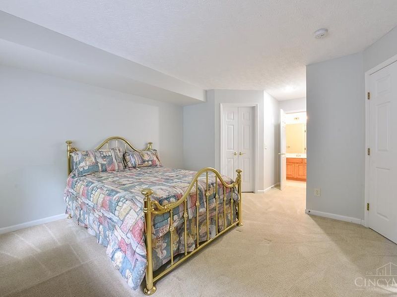5958 Castlewood Crossing, Miami Twp, OH 45150 Photo 18
