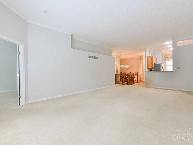 5958 Castlewood Crossing, Miami Twp, OH 45150 Photo 4