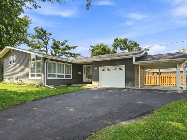 130 26th Street Court , Marion, IA 52302