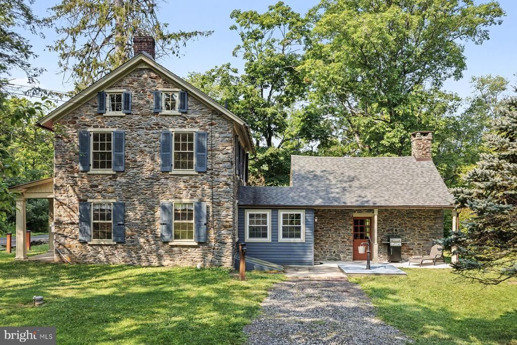 1067 W THATCHER ROAD, QUAKERTOWN, PA 18951