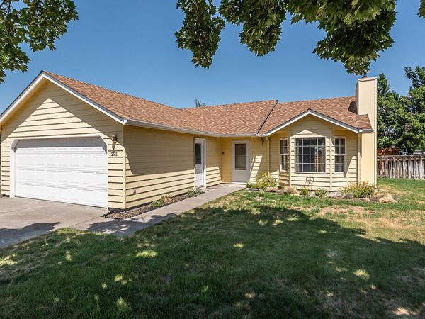 2911 SW Reindeer Avenue, Redmond, OR 97756