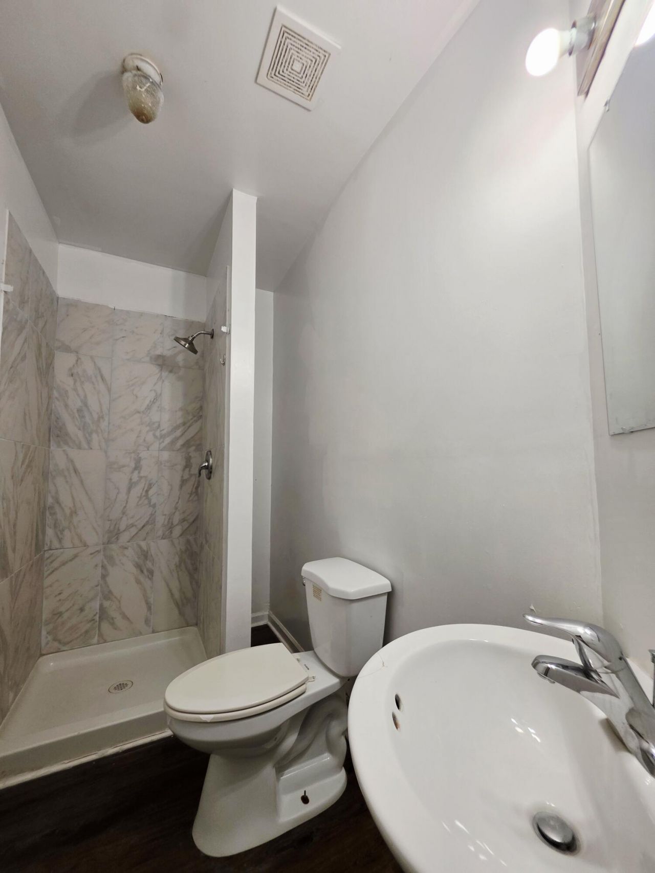 401 Clarendon Street Photo 17