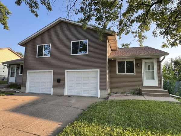 110 W 46th Street , Davenport, IA 52806