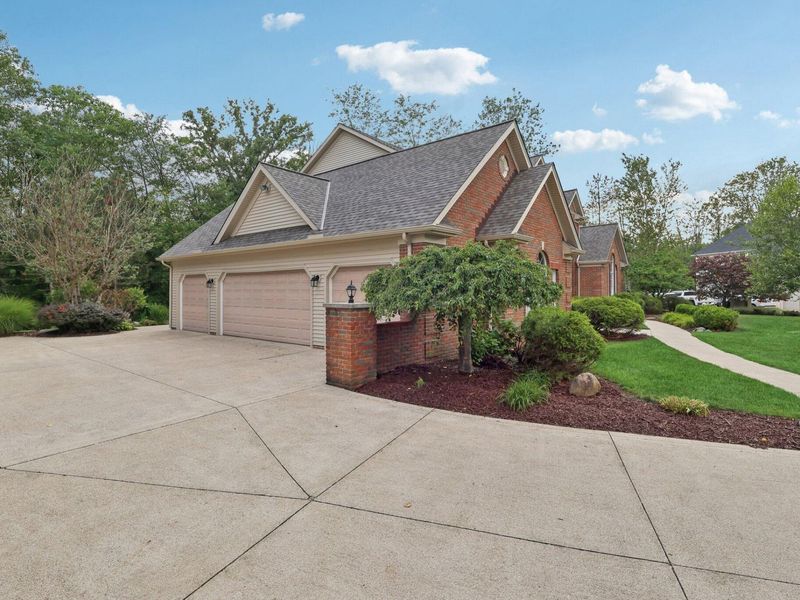 37540 Delamere Court, Solon, OH 44139 Photo 3