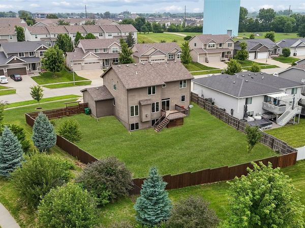 9794 Larchwood Drive , West Des Moines, IA 50266