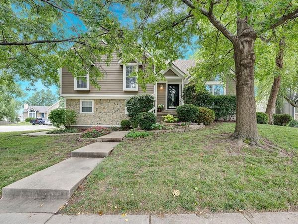 8031 W 149th Terrace, Overland Park, KS 66223
