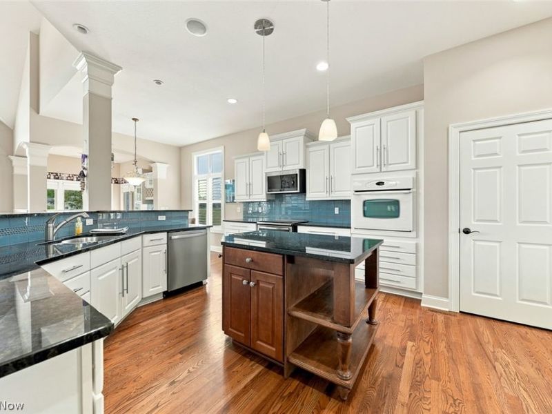 4240 Saint Annes Court, Avon, OH 44011 Photo 6