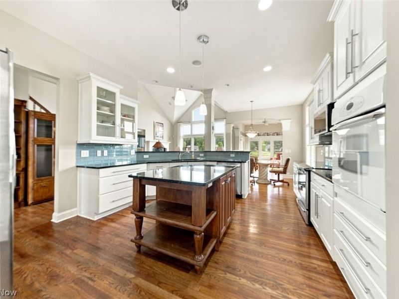 4240 Saint Annes Court, Avon, OH 44011 Photo 7