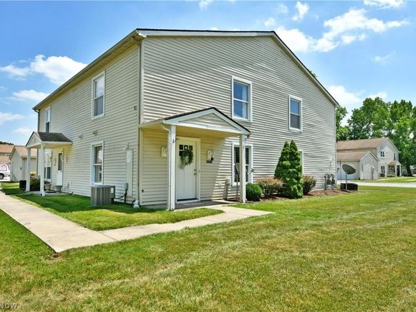2832 Ivy Hill Circle , Unit D, Cortland, OH 44410