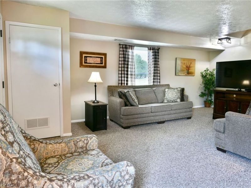 2832 Ivy Hill Circle , Unit D, Cortland, OH 44410 Photo 10