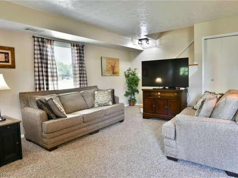 2832 Ivy Hill Circle , Unit D, Cortland, OH 44410 Photo 11