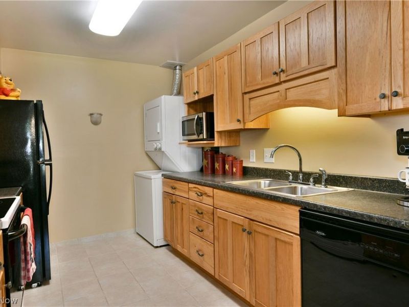 2832 Ivy Hill Circle , Unit D, Cortland, OH 44410 Photo 17
