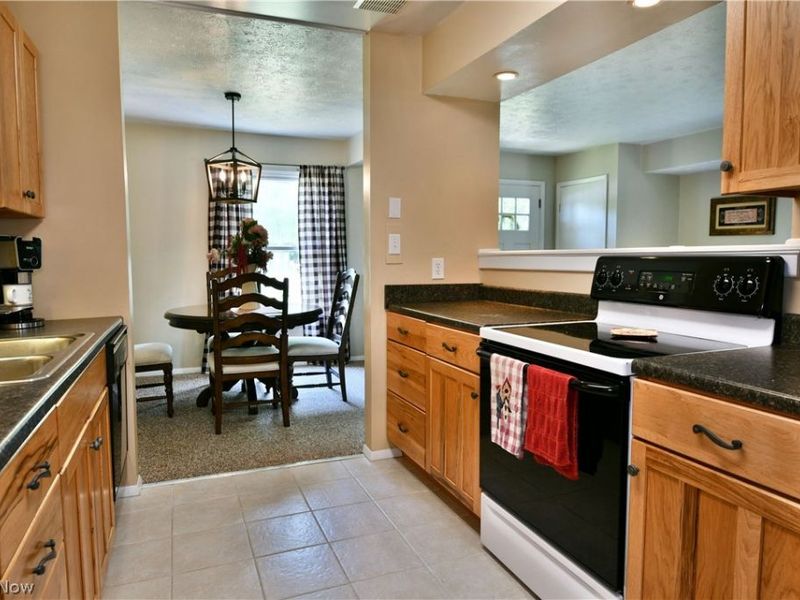 2832 Ivy Hill Circle , Unit D, Cortland, OH 44410 Photo 22
