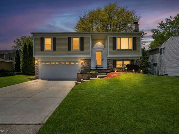 8600 Brentwood Drive, Olmsted Twp, OH 44138