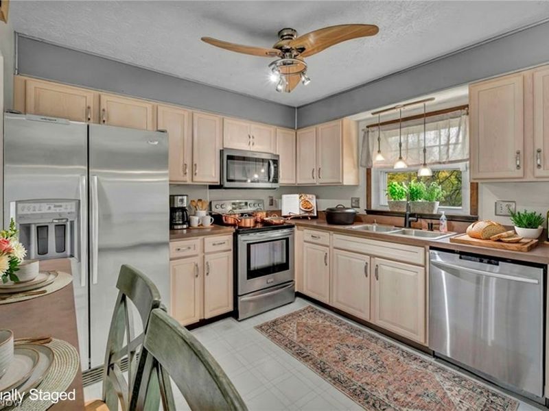 8600 Brentwood Drive, Olmsted Township, OH 44138 Photo 13