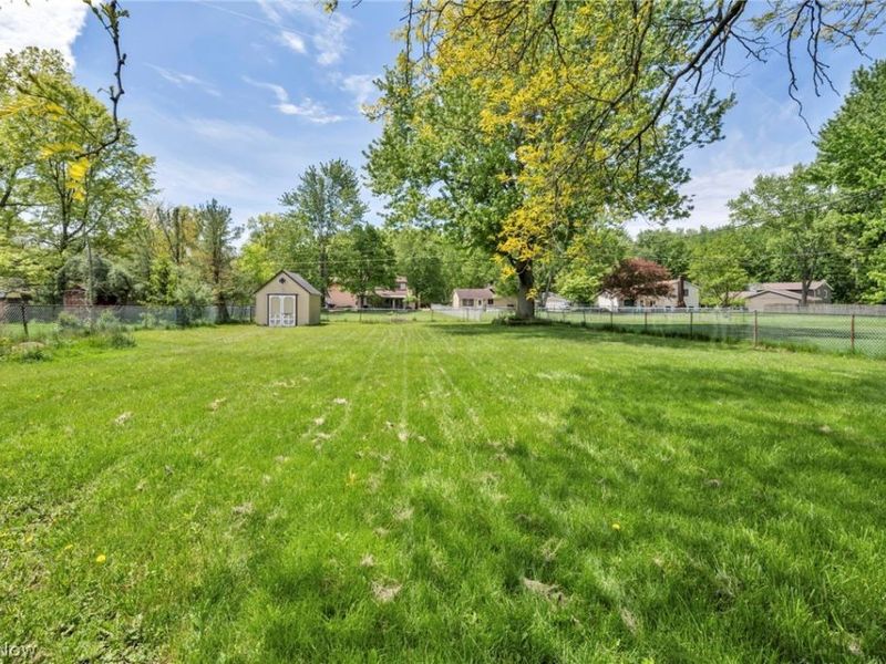 8600 Brentwood Drive, Olmsted Township, OH 44138 Photo 9