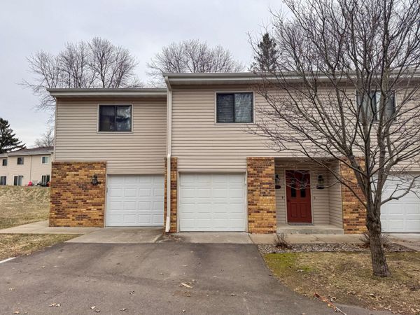 17562 Pond Circle , Eden Prairie, MN 55346
