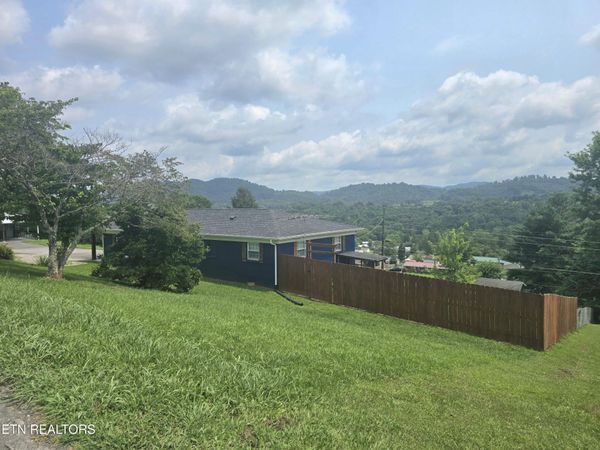221 Rose Drive, Tazewell, TN 37879