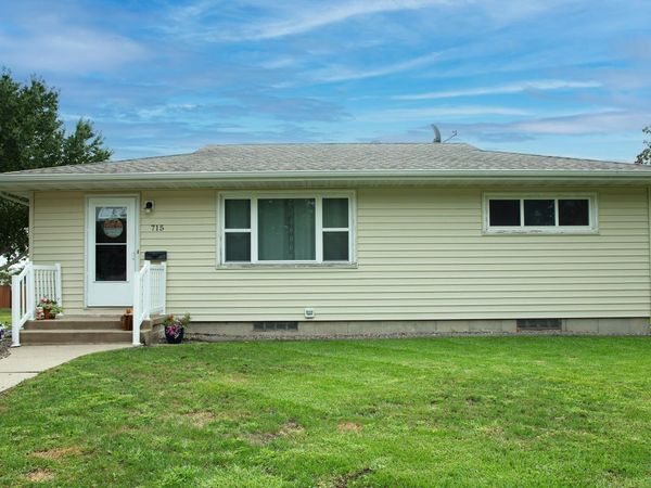 715 4Th SE Street, Waverly, IA 50677
