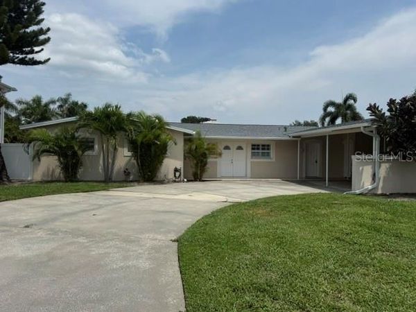 3945 FONTAINEBLEAU DRIVE , TAMPA, FL 33634