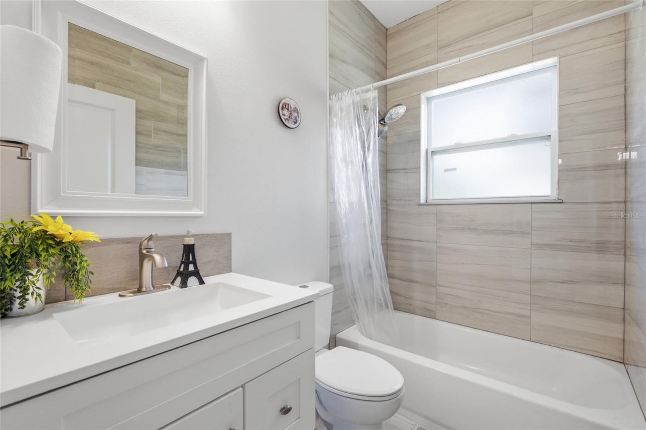 11426 Lakeview Drive , Leesburg, FL 34788 Photo