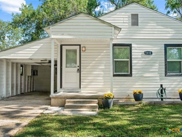 1610 E Rosebud Avenue, Victoria, TX 77901