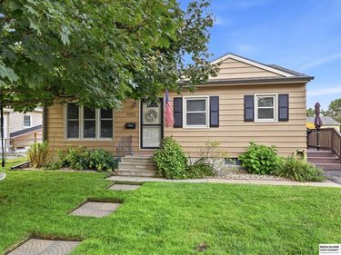 905 Hopkins Drive, Bellevue, NE 68005