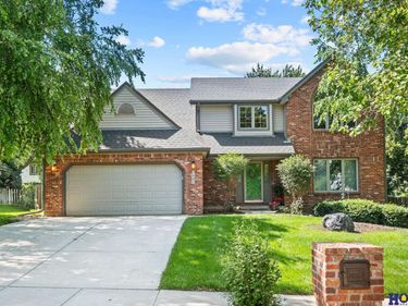 7437 Grand Oaks Drive, Lincoln, NE 68516