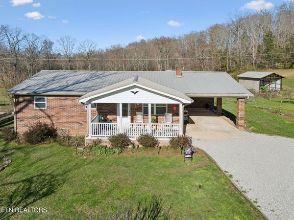 704 Pea Ridge Rd , Sunbright, TN 37872
