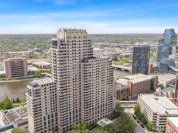 118 Campau Circle NW, Grand Rapids, MI 49503