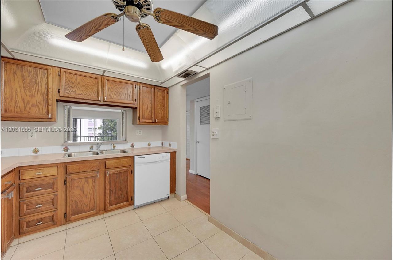 1100 NW 87th Ave, Unit 401, Coral Springs, FL 33071 Photo