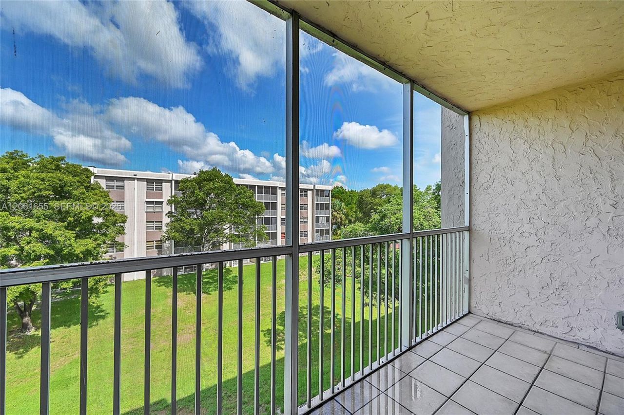 1100 NW 87th Ave, Unit 401, Coral Springs, FL 33071 Photo