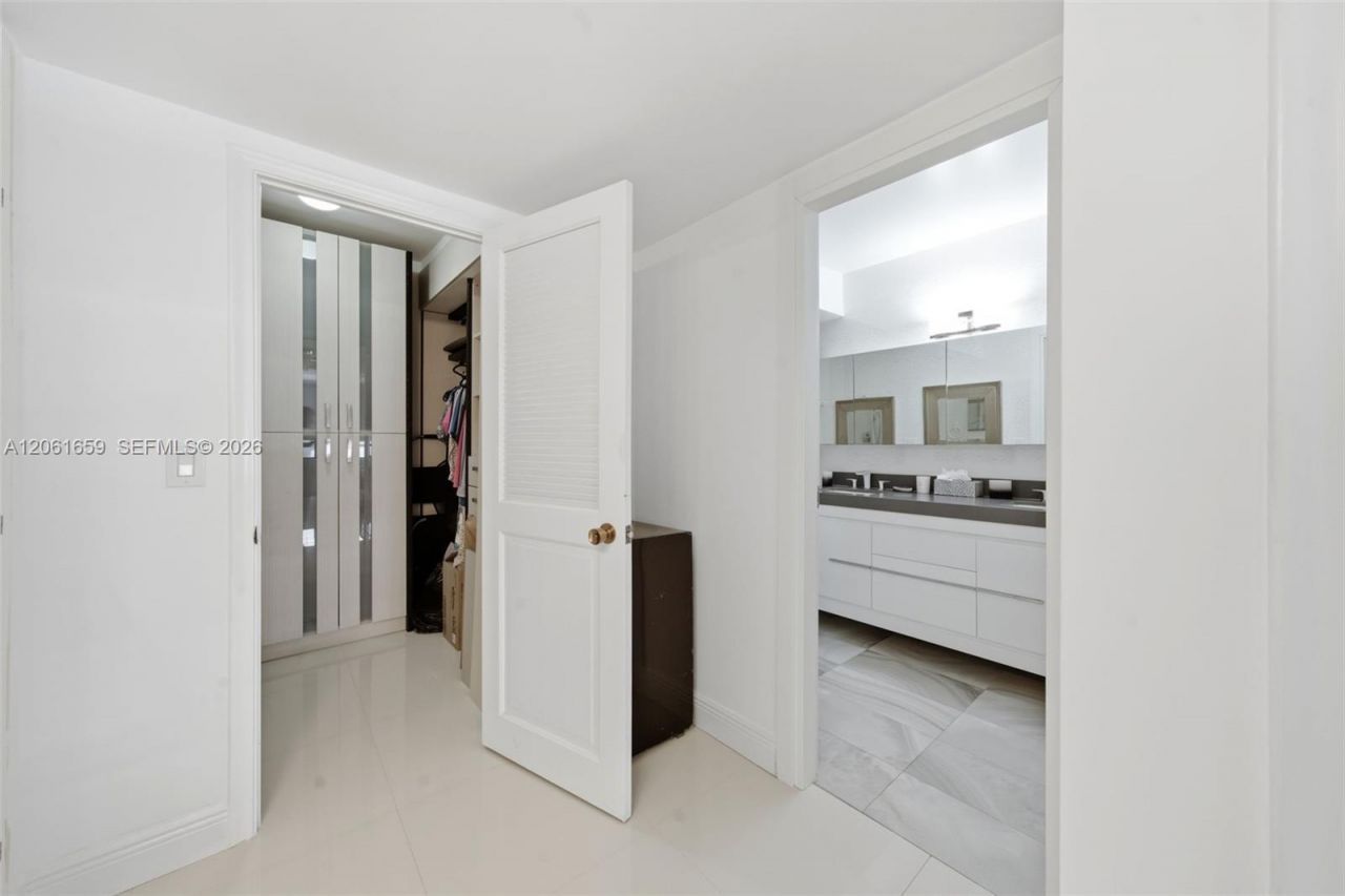 9801 Collins Ave , Unit 10V, Bal Harbour, FL 33154 Photo