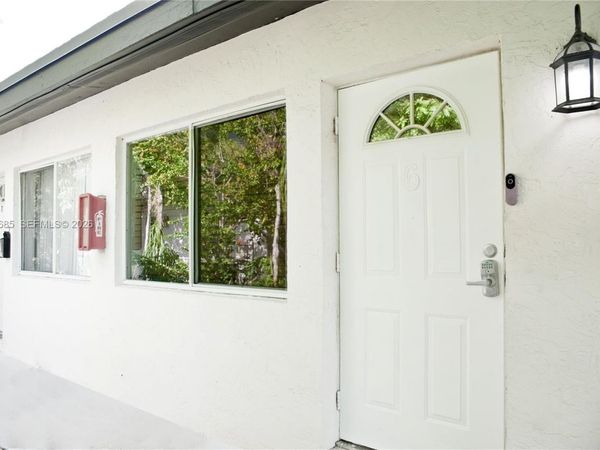 304 SE 9th Ct, Unit 6, Hallandale Beach, FL 33009