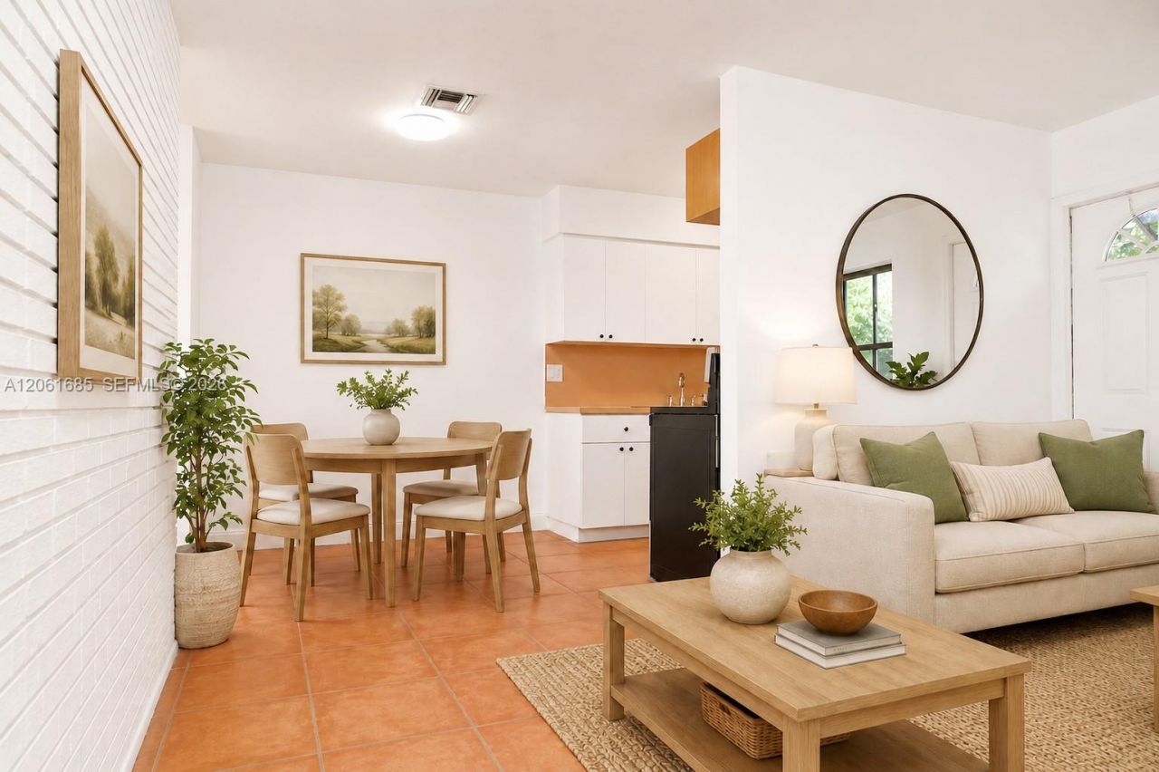 304 SE 9th Ct , Unit 6, Hallandale Beach, FL 33009 Photo