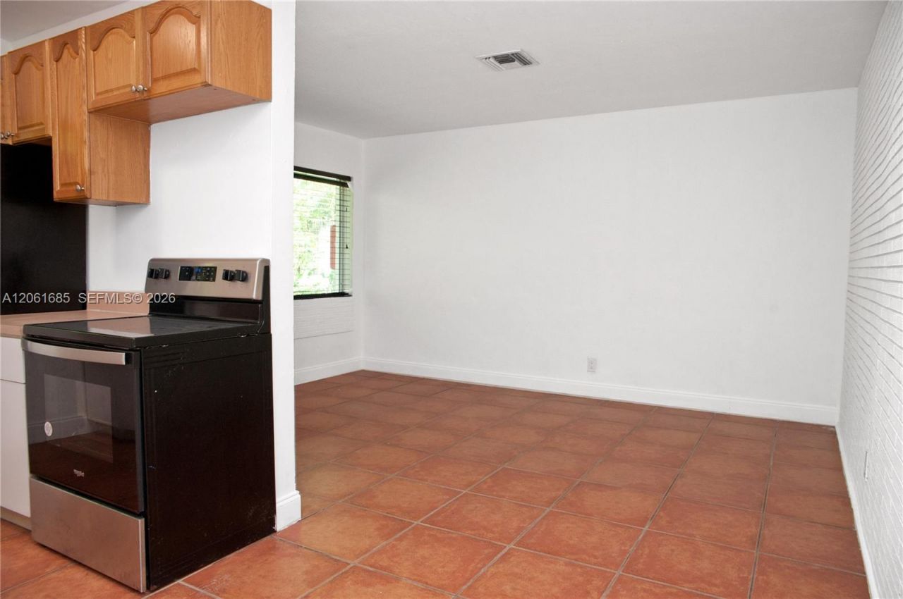 304 SE 9th Ct , Unit 6, Hallandale Beach, FL 33009 Photo