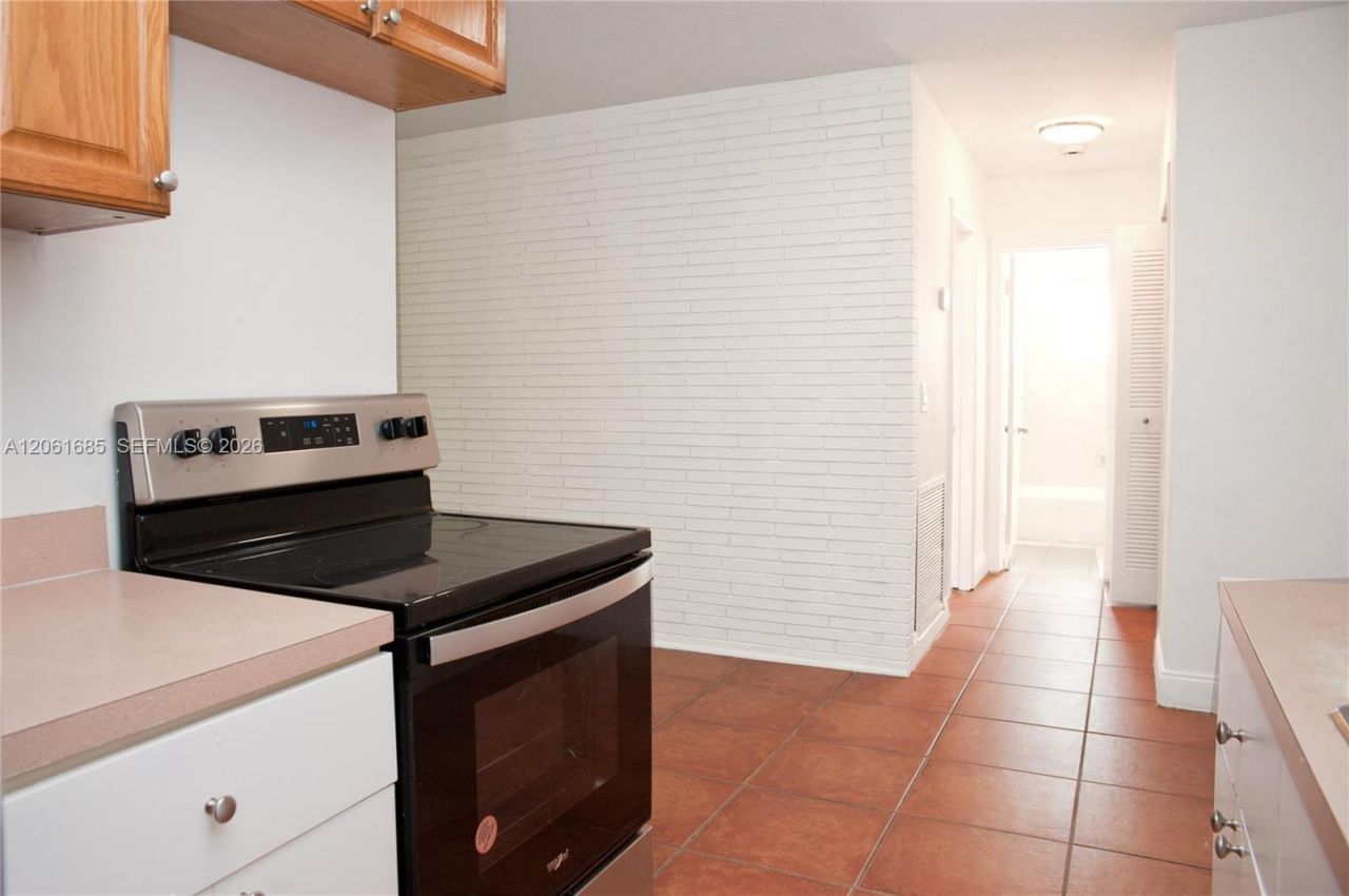 304 SE 9th Ct , Unit 6, Hallandale Beach, FL 33009 Photo